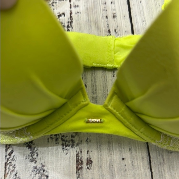 Victoria's Secret Green Bra Intimates & Sleepwear - Picture 3 of 7